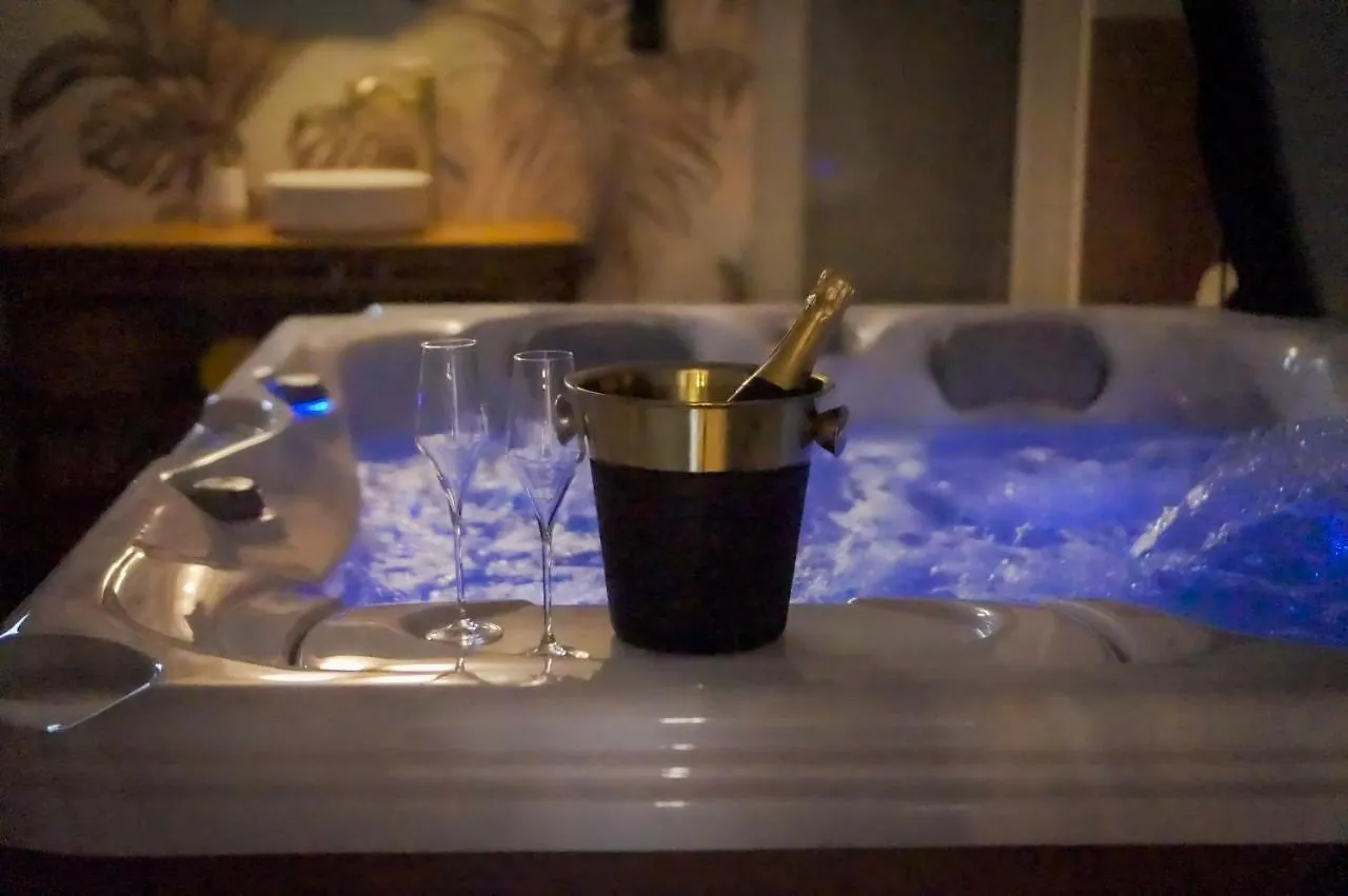Maison Eliste - Love Gite Chic Avec Jacuzzi Interieur La Gacilly 0*,